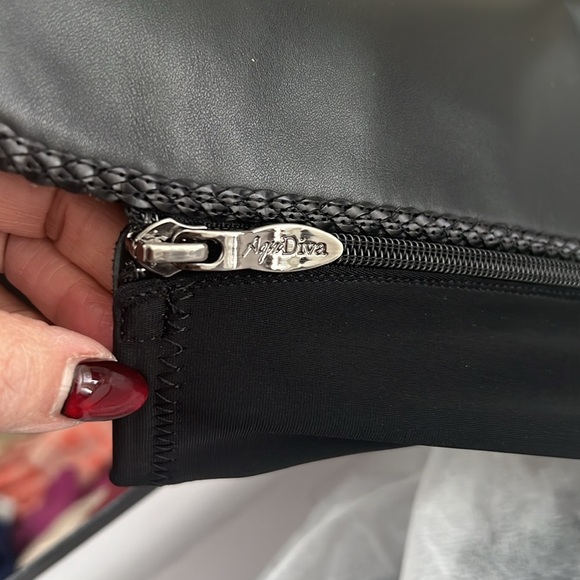 Aqua Diva Leather over the knee boots, waterproof & warm. Size 8, NIB - Picture 9 of 12